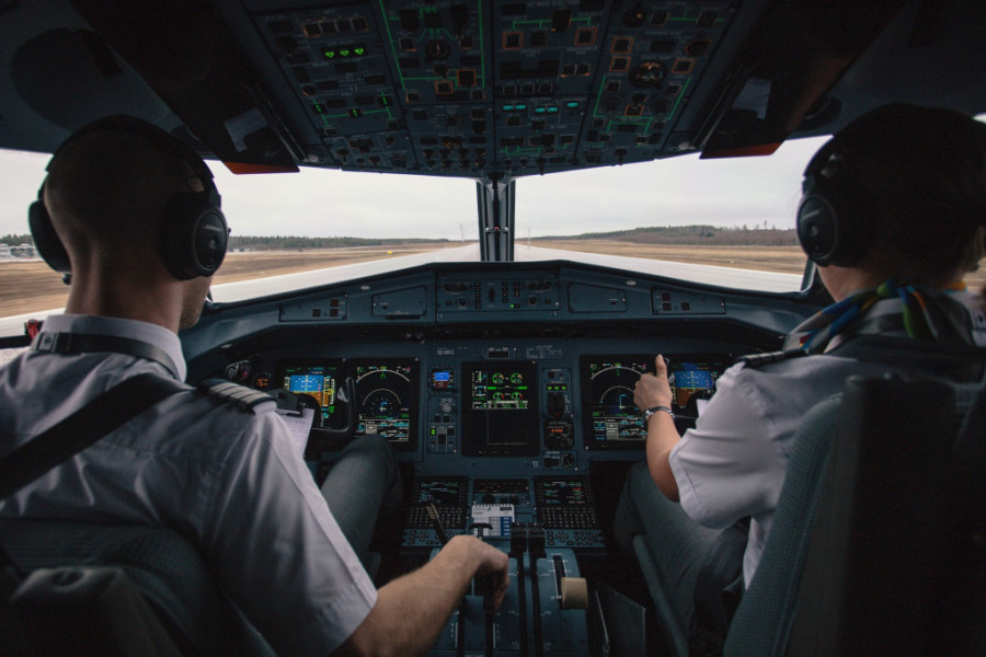 DRAMA U AVIONU Reprezentativci se onesvestili tokom leta, pilot morao hitno da reaguje (FOTO)