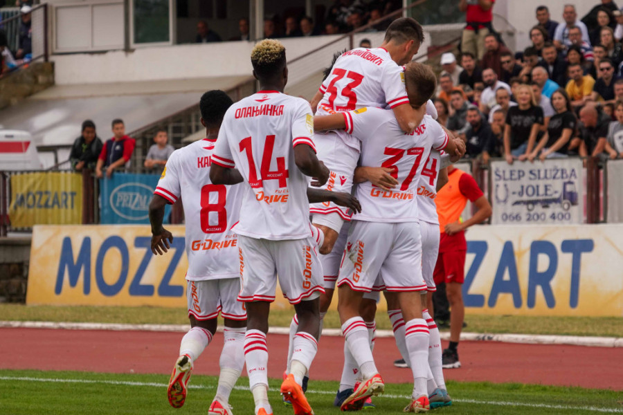 Crvena zvezda pobedila Radnički iz Niša 5:0, uz majstorije Lučića