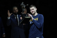 Nikola Jokić s MVP nagradom