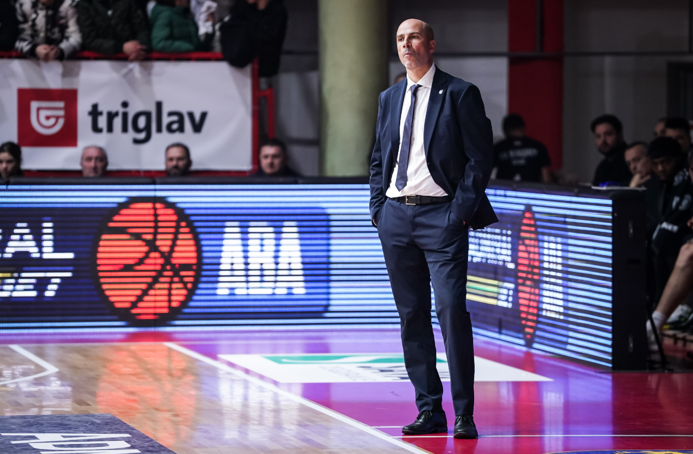 NI REČI O ODLASKU DŽONSA Penjaroja se nije ni osvrnuo na goruću temu