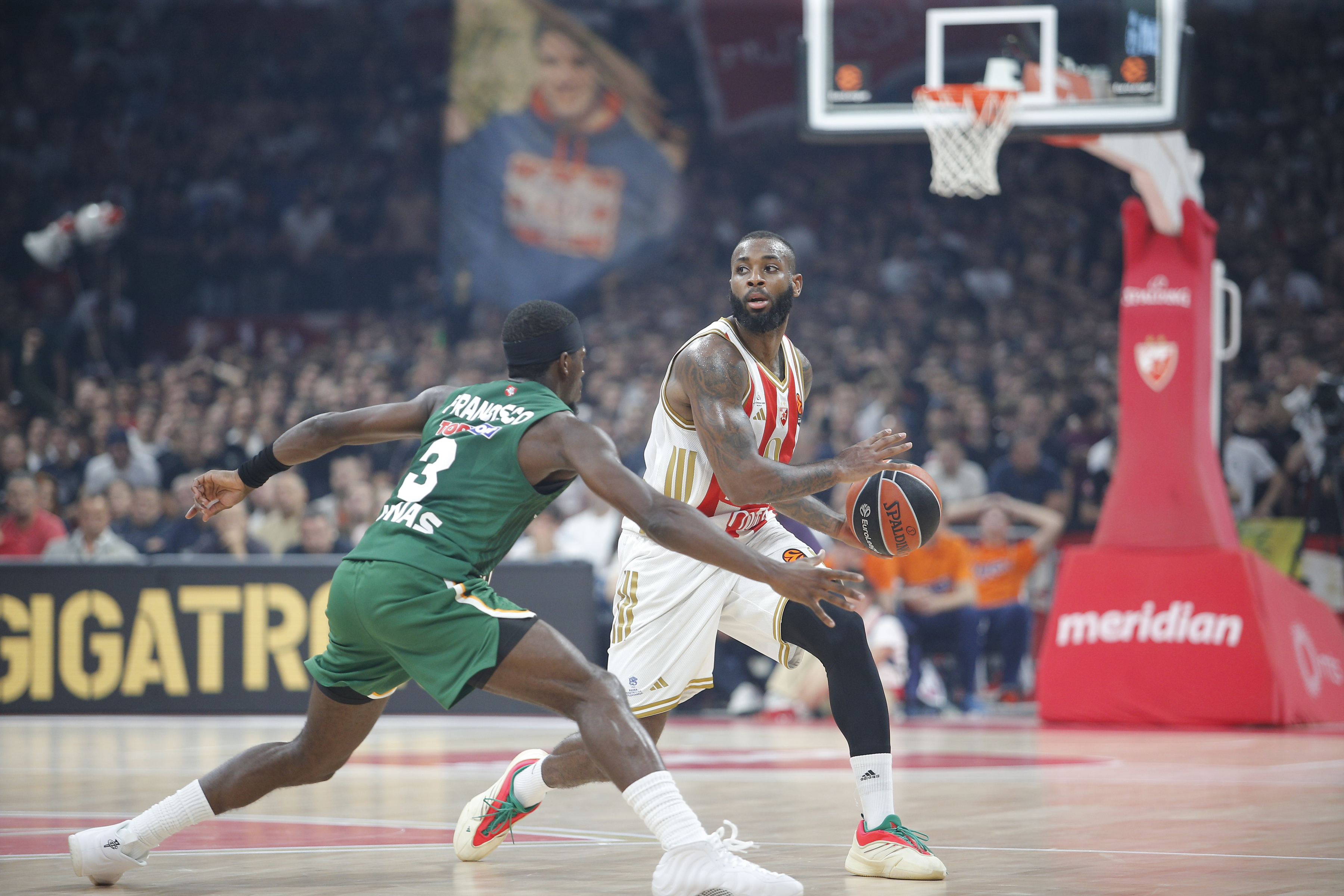 ZVEZDINA BRUKA U KAUNASU Žalgiris demolirao crveno-bele sa 32 razlike i naneo im deseti poraz u Evroligi