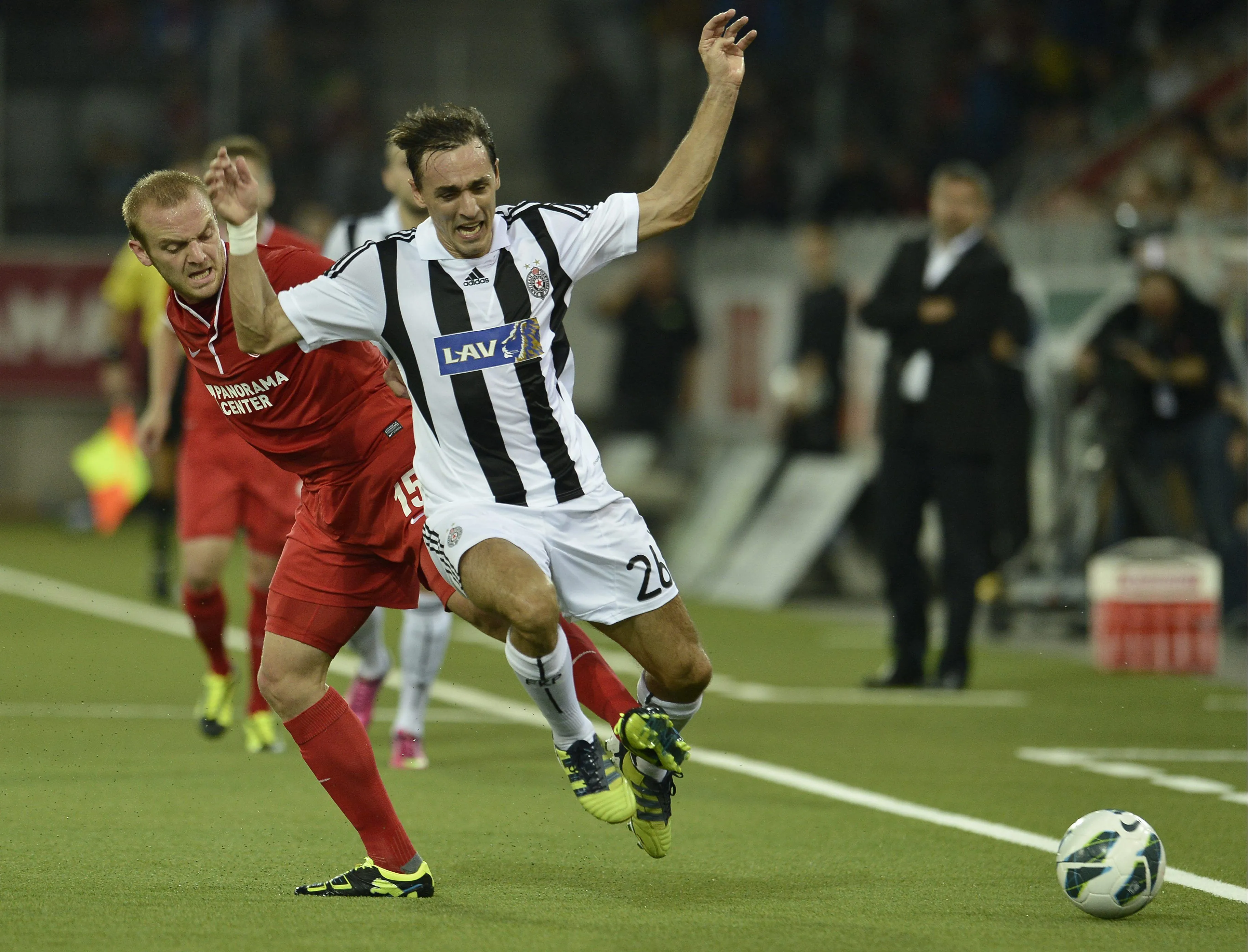 Detalj s meča Tun - Partizan Detalj s meča Tun - Partizan