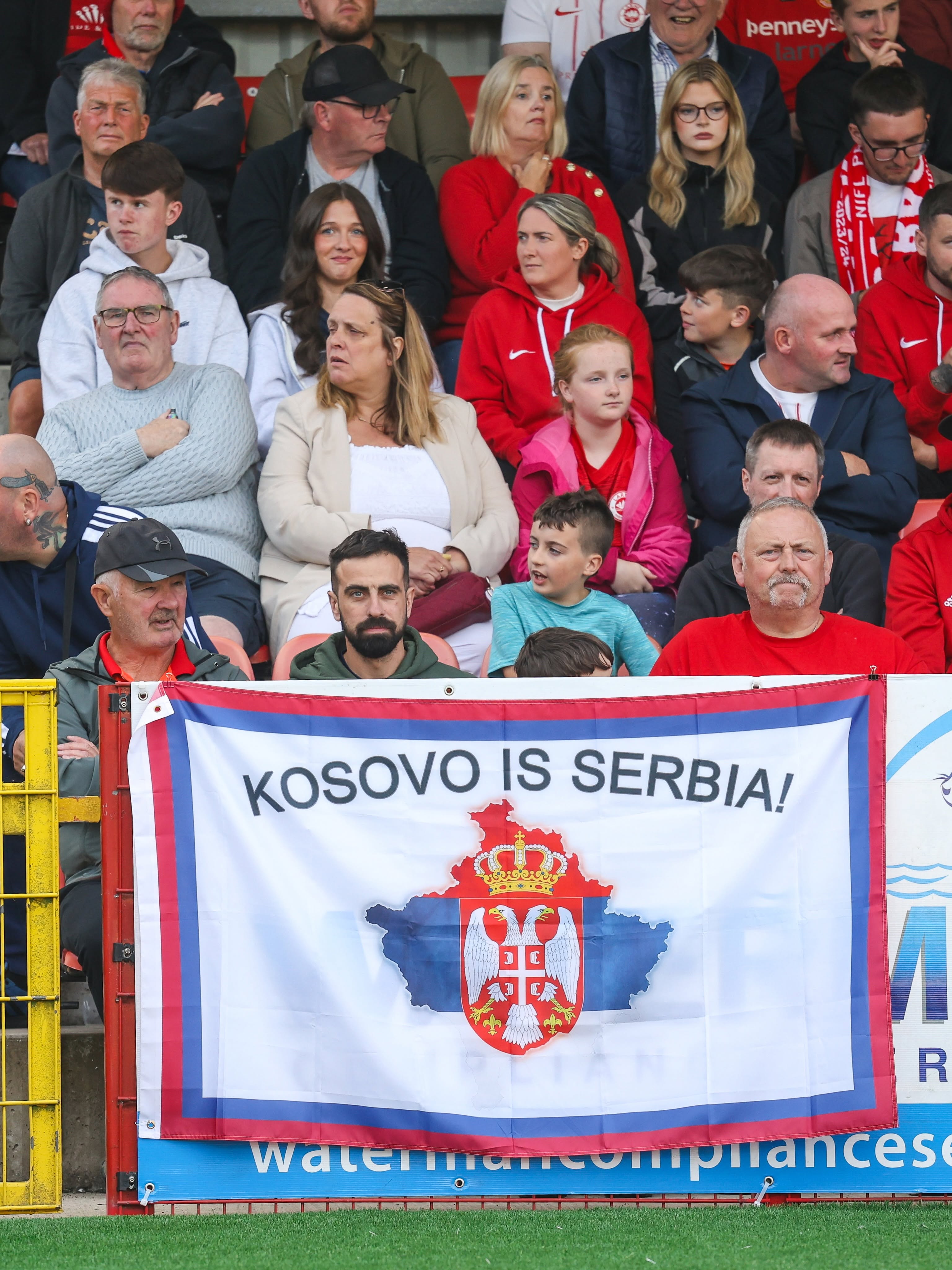 Larn - Crvena zvezda Larn - Crvena zvezda
