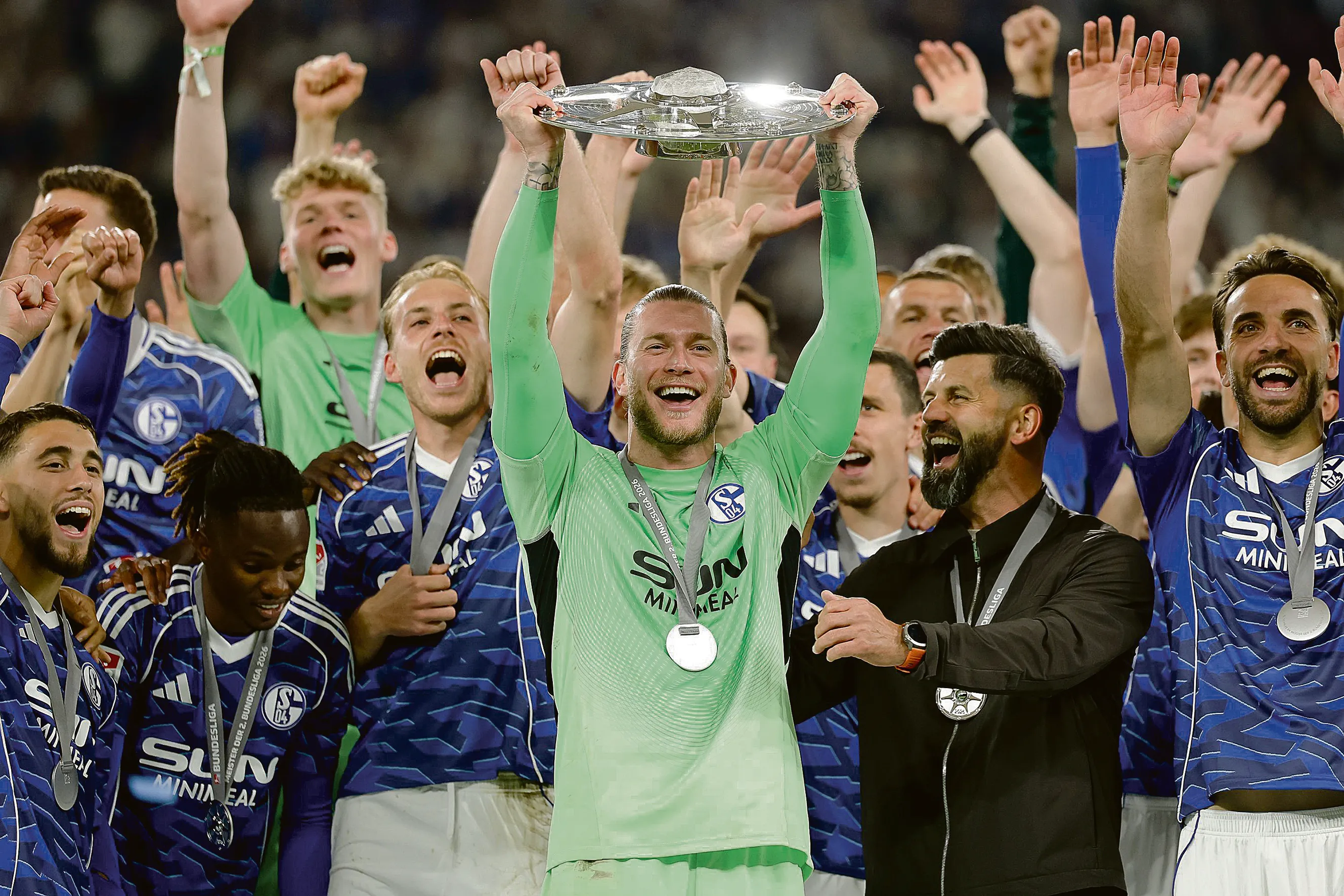Loris Karijus i fudbaleri Šalkea Loris Karijus i fudbaleri Šalkea