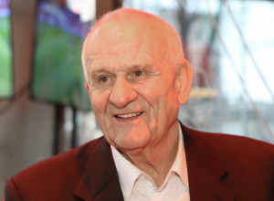 ČELNICI ZVEZDE POSETILI LEGENDARNOG TRENERA Zvezda je uz Vas