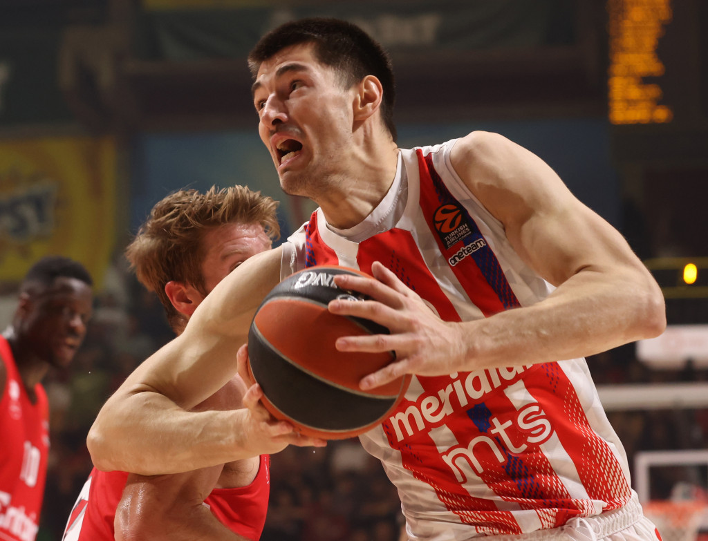NAVIJAČI ZVEZDE NISU MOGLI DA ČUJU BOLJU VEST Luka Mitrović se vraća na teren