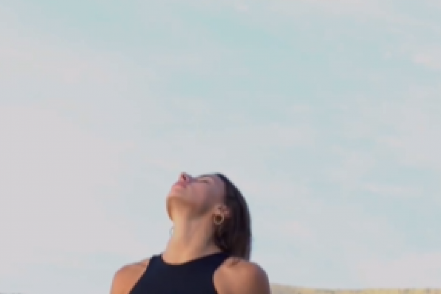 ONA GORI Rivalka Ivane Španović nastavlja da objavljuje vrele snimke, ovaj sa bazena je baš brutalan (VIDEO)