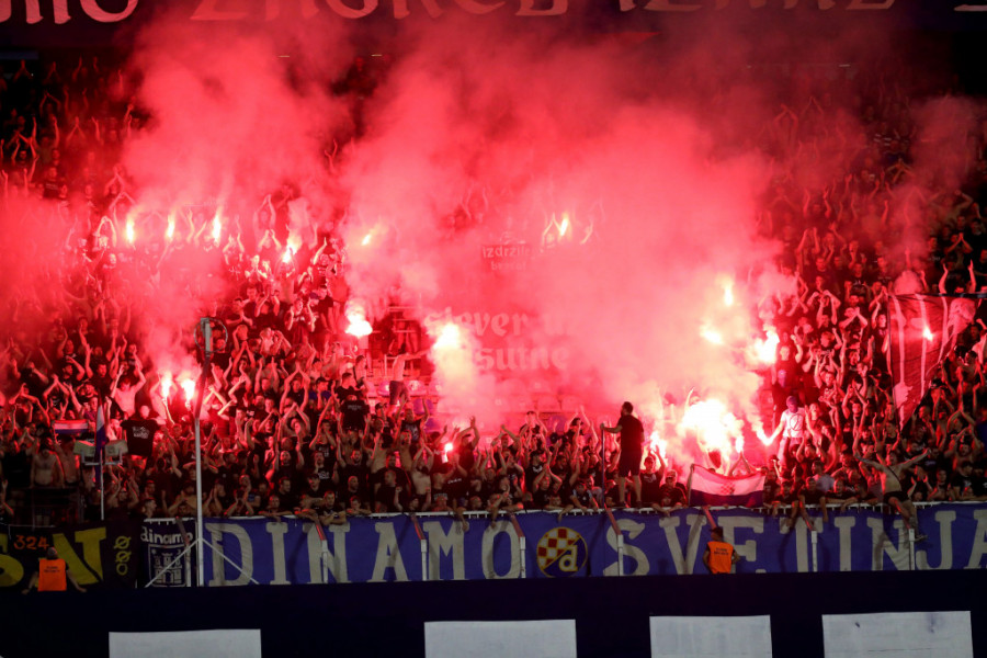 DINAMO ŠVERCOVAO SLEPOG PUTNIKA Skandal kakav se ne pamti: Huligana obukli u opremu kluba, pa ga stavili u avion