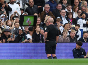 LIVERPUL BRUTALNO POKRADEN Objavljen snimak iz VAR sobe kod katastrofalne greške