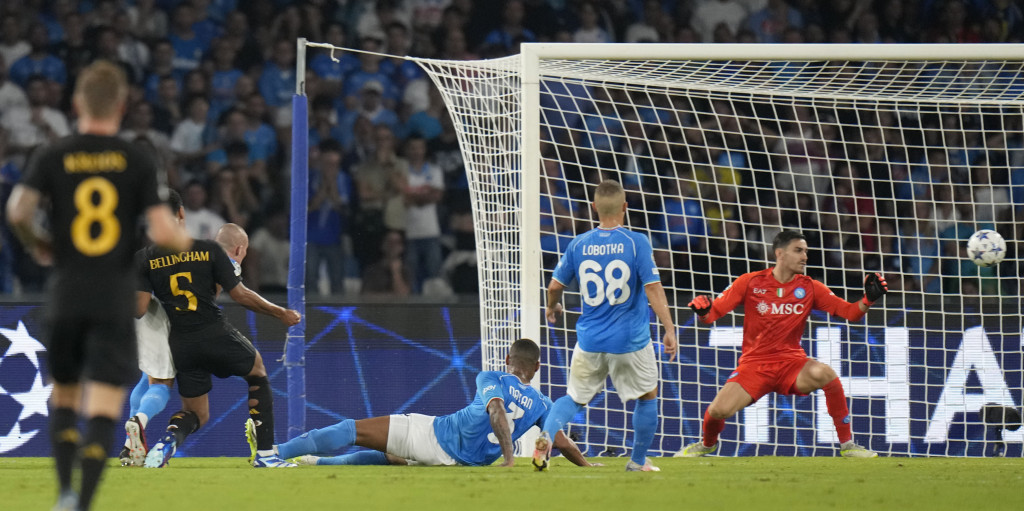 KONTROVERZNA ODLUKA U NAPULJU Da li je sudija pogrešio odlukom da dosudi penal za Napoli? (VIDEO)