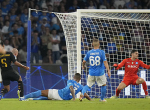 KONTROVERZNA ODLUKA U NAPULJU Da li je sudija pogrešio odlukom da dosudi penal za Napoli? (VIDEO)