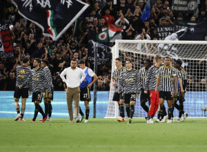 SKANDAL U ITALIJANSKOM FUDBALU Sudija ponizio asistentkinju pre meča u Seriji A (VIDEO)
