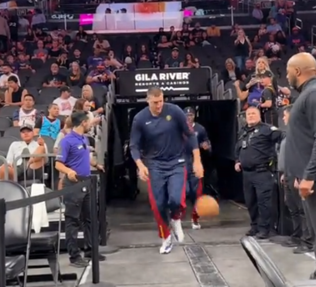 NIKOLA, ŠTA TI BI? Cela Amerika se smeje i šali na Jokićev račun, evo šta se desilo (VIDEO)