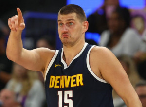 JOKIĆ POSLAO MOĆNU PORUKU Srbin odigrao kao MVP, trojkom nokautirao protivnika (VIDEO)