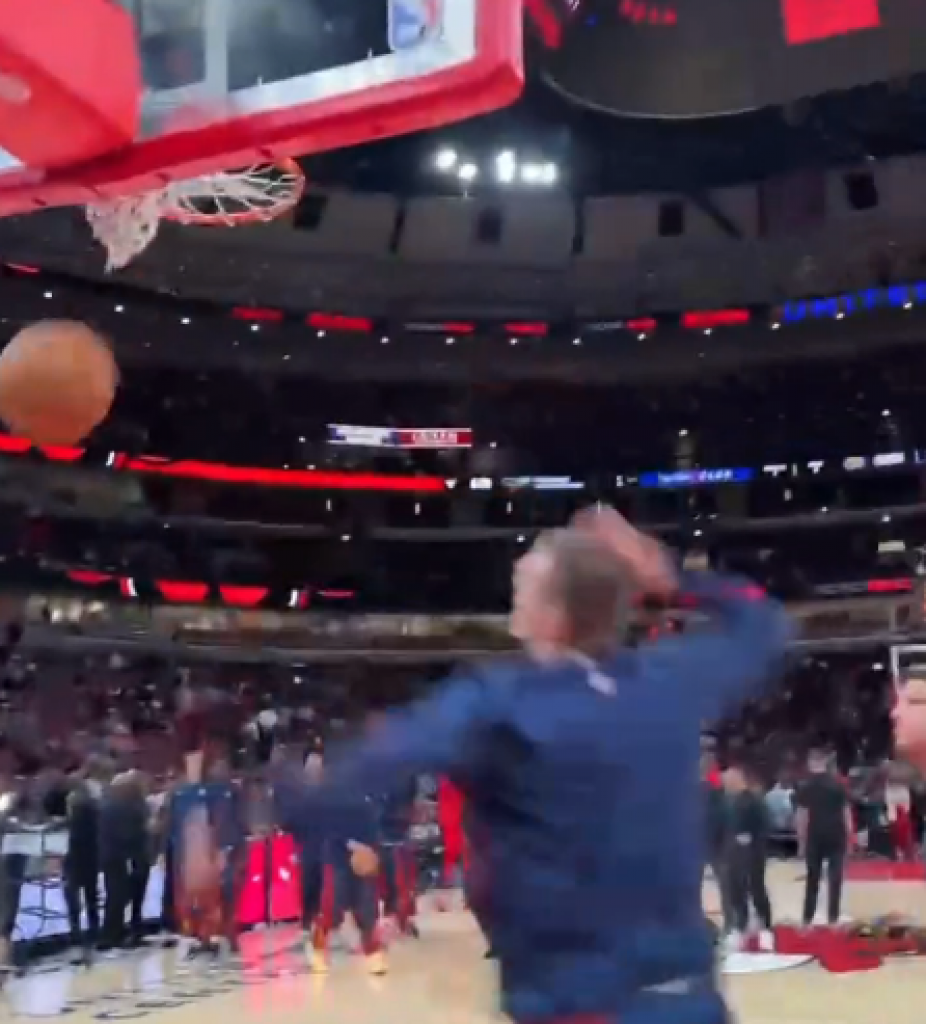 KUCANJE IZA LEĐA Air Jokić (VIDEO)