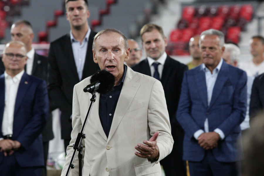 OGLASIO SE DRAGAN DŽAJIĆ Kada se kaže klasičan centarfor, uvek mi on padne na pamet