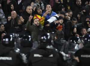 "OBILIĆ SA ŽUTIM PANCIROM" Crnogorski navijači se oglasili posle haosa i incidenta u Beogradu