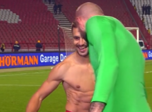 KOLIKO IH IMA? Vanja brojao Tadiću pločice, zgodna voditeljka se istopila (VIDEO)