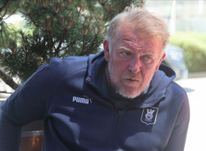 PROSINEČKI UPROPASTIO CRNU GORU Zvezdina legenda režirala najgori niz u istoriji reprezentacije