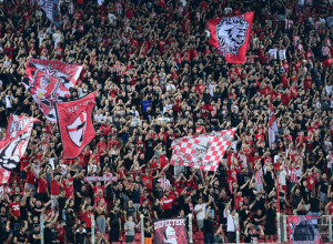 PREKINUT VELIKI DERBI Navijači Olimpijakosa pogodili petardom protivničkog igrača