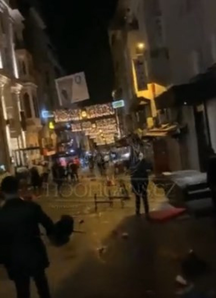 ISPLIVAO SNIMAK Navijači Galatasaraja napravili sačukušu Bajernovim, sevale pesnice, korišćeni i čvrsi predmeti