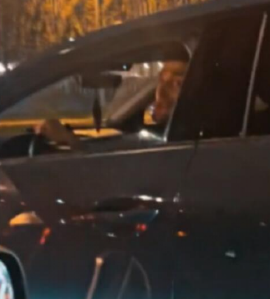 URNEBESAN SNIMAK HEROJA PARTIZANA Avramović u kasne sate napravio kolaps u saobraćaju, sreli ga "grobari", a onda je nastao totalni haos (VIDEO)