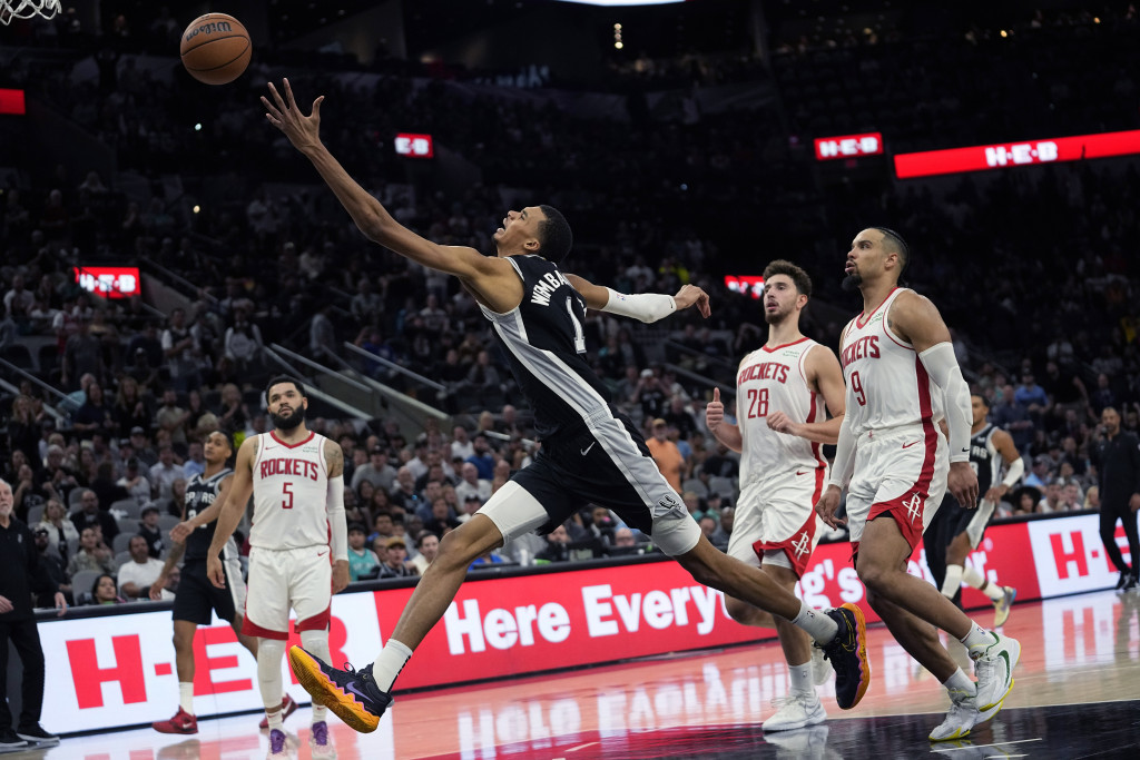 SUDAR "DŽINOVA" NBA LIGE Vembanjama protiv Bobija Marjanovića, San Antonio trijumfovao uz odličnu partiju Francuza