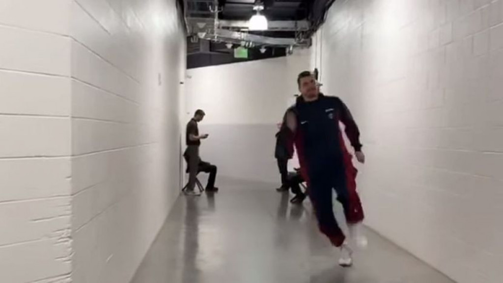 JOKIĆ TRČAO U STILU BOLTA Džoker projurio hodnikom, pljušte komentari, ovo je totalni hit (VIDEO)