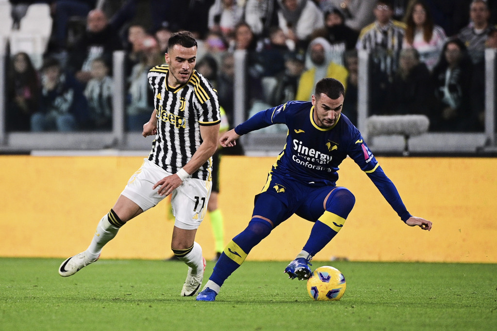 LUDNICA U TORINU Juventus u 97. minutu srušio Veronu i posle dužeg vremena postao lider u Italiji