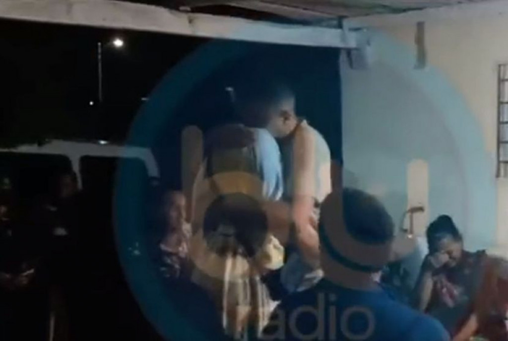 EMOTIVAN MOMENAT POSLE KIDNAPOVANJA RODITELJA Dijazova majka u zagrljaju najbližih, ali to nije kraj drame (VIDEO)