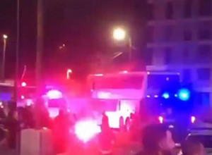 RATNO STANJE U MARSEJU Ni policija nije mogla da spreči navijače da kamenuju autobus fudbalera Liona (VIDEO)