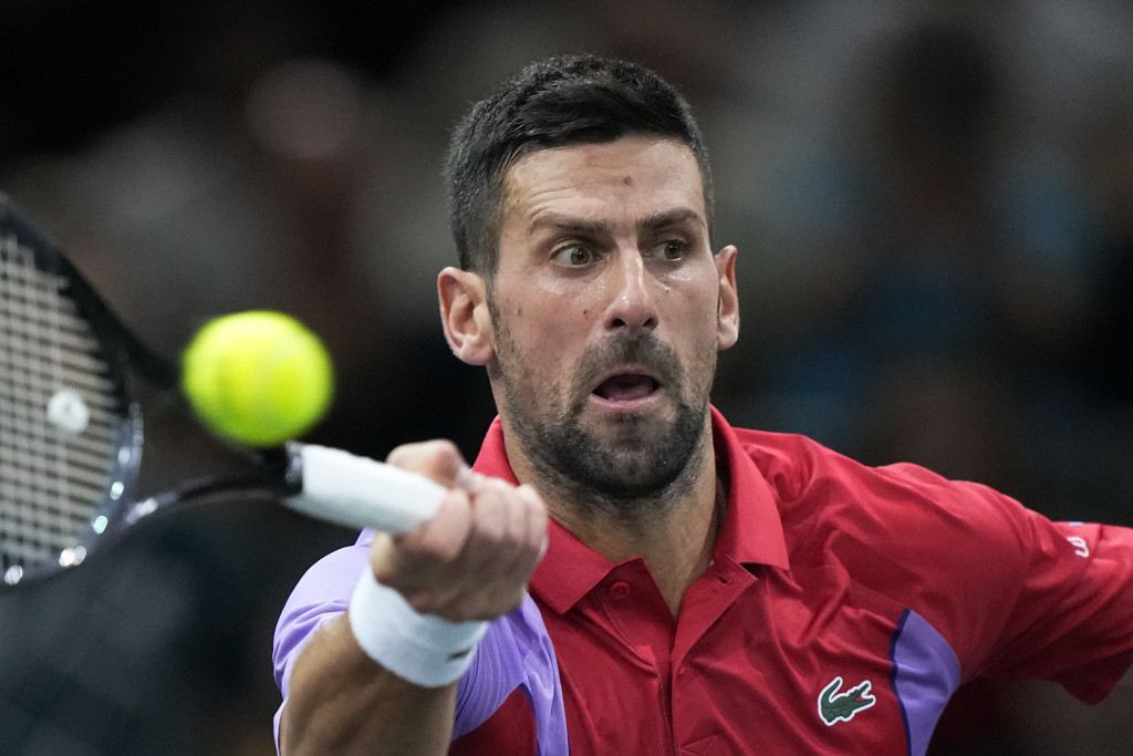 SRAMOTNA TEORIJA BRITANACA Ostrvljani osuli paljbu po Đokoviću, za Engleze Srbin nikad neće biti najveći u belom sportu