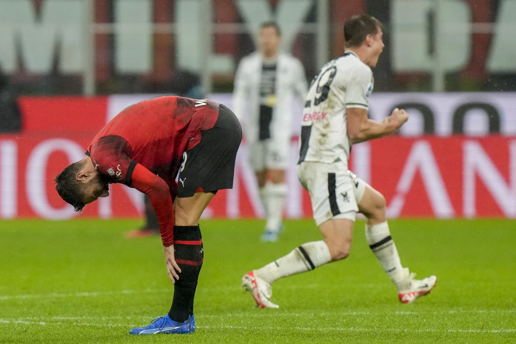 "ROSONERI" U KRIZI Milan poražen od Udniezea