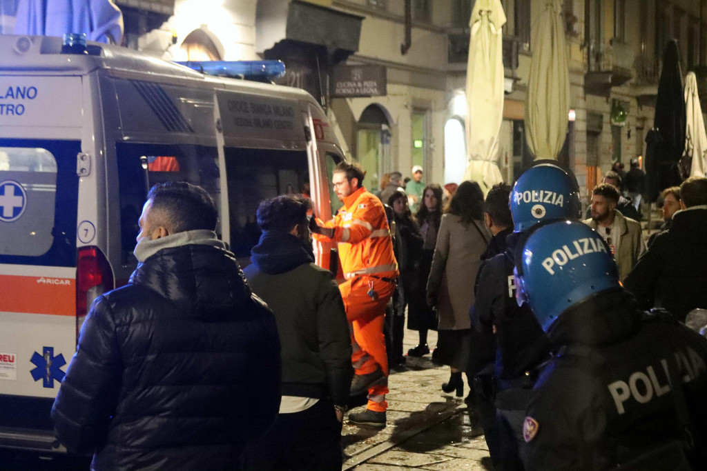 KRVOPROLIĆE U MILANU Jeziv epilog napada na navijače PSŽ (VIDEO)