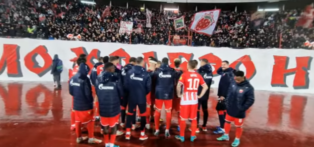 NA RAPORT KOD "DELIJA" Navijači Crvene zvezde držali fudbalere po pljusku 20 minuta, imali su samo jednu poruku za igrače (VIDEO)