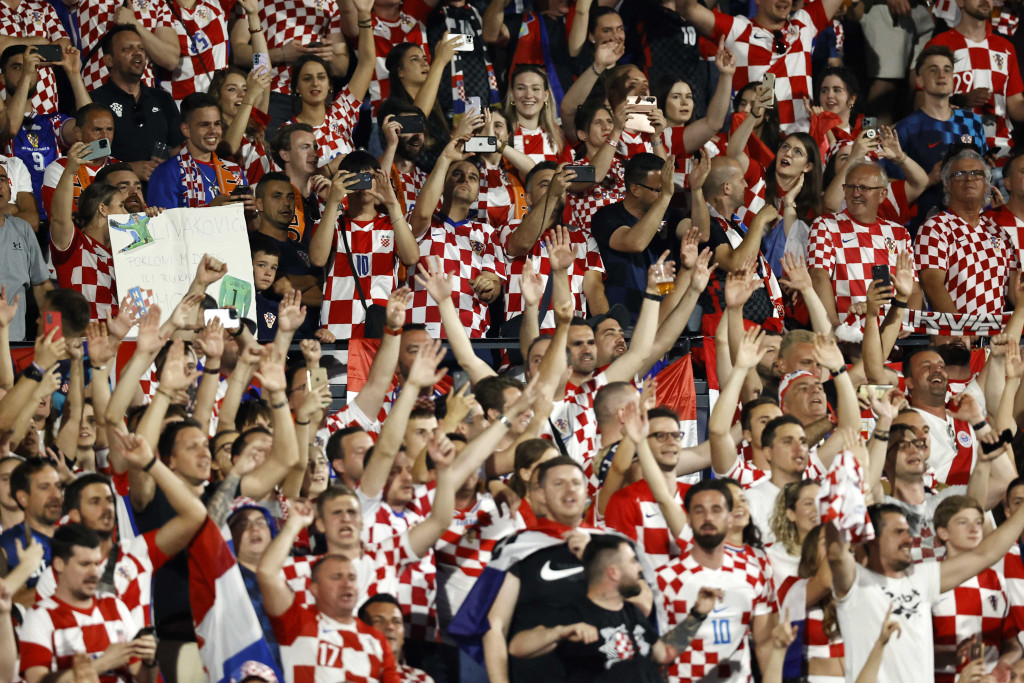 UEFA NEMA MILOSTI PREMA HRVATIMA Fudbalski savez Hrvatske zbog huligana "dobio po džepu"