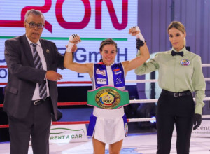 BOKS SPEKTAKL OBELEŽIO I BORIŠA SIMANIĆ Nina Radovanović osvojila WBC pojas, Marko Nikolić postao prvak Srbije