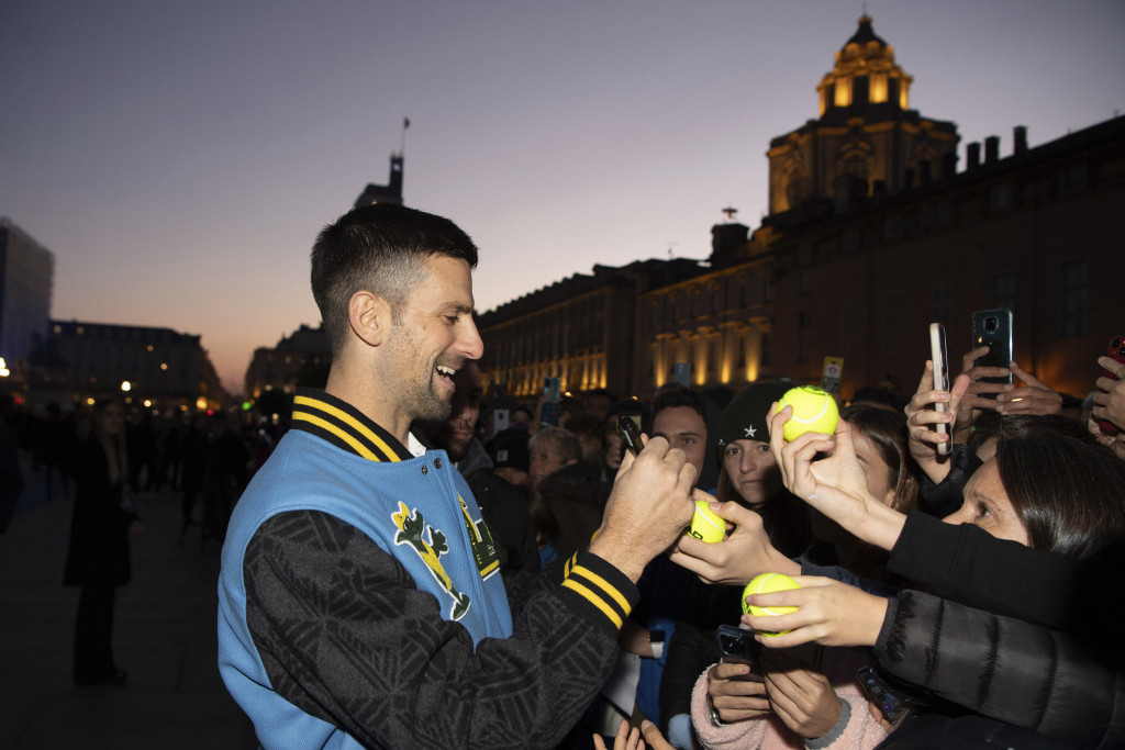 KONORS NAVIJA ZA ĐOKOVIĆA Legendarni teniser želi da Novak obori njegov rekord