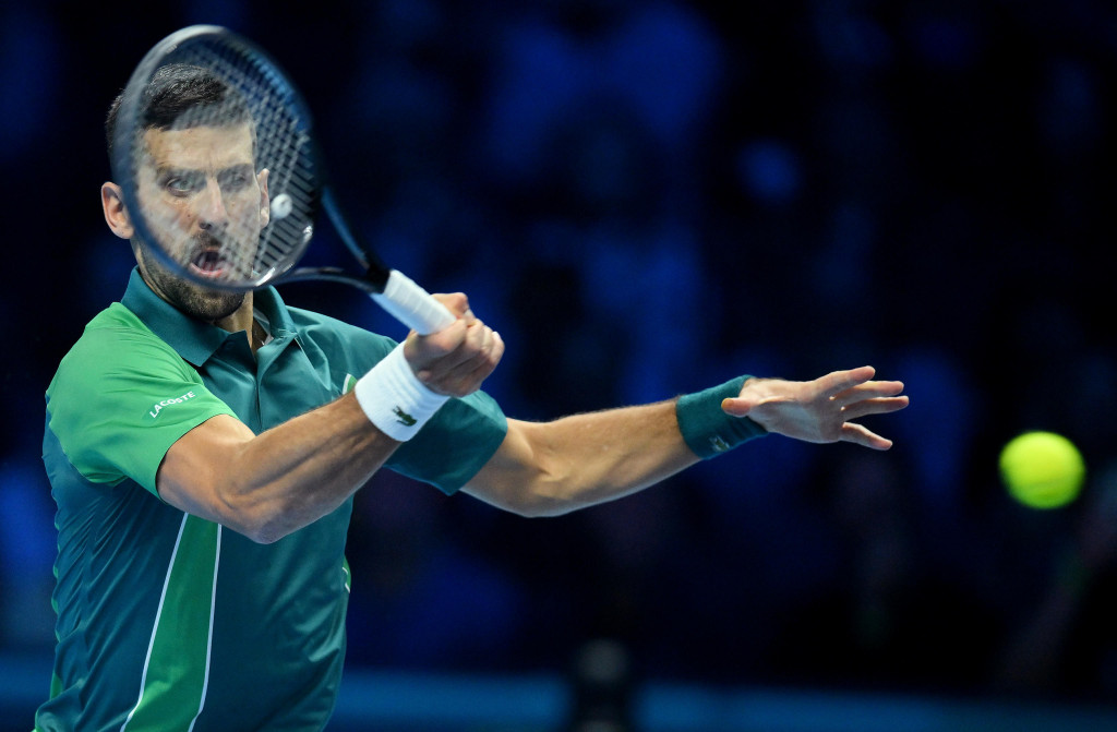 ITALIJAN SRUŠIO KRALJA Novak poklekao protiv Sinera na Završnom mastersu u Torinu posle trilera od preko tri sata, sledi bitka za polufinale