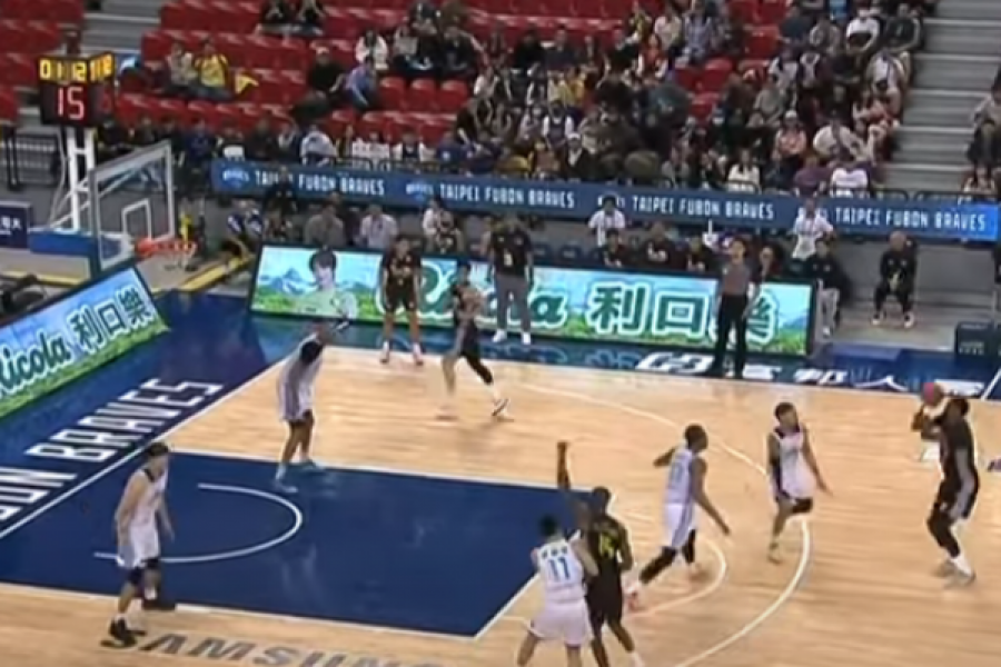 STRAŠNA PARTIJA LJUBIMCA "DELIJA" Miler zatrpao koš protivnika, nisu znali šta ih je snašlo (VIDEO)