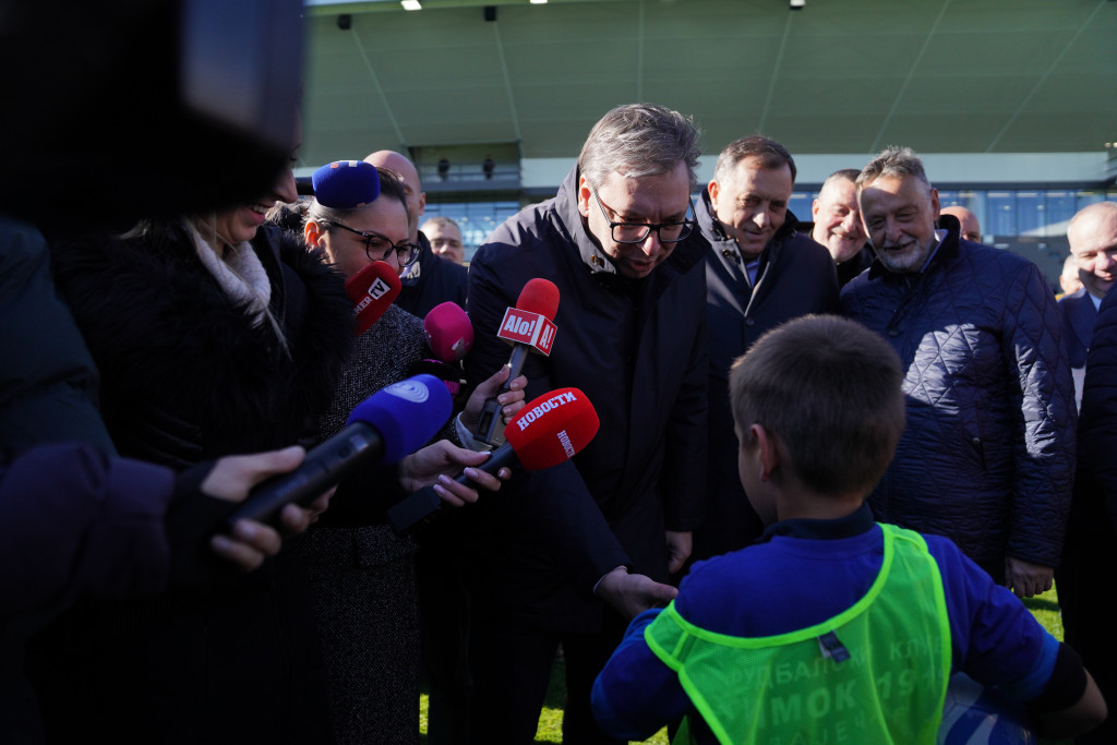 PREDSEDNIK OBJAVIO SNIMAK SA MALIŠANIMA IZ ZAJEČARA Na TikToku postavio snimke sa novootvorenog stadiona: Ovaj "photo session" mi se baš dopada!