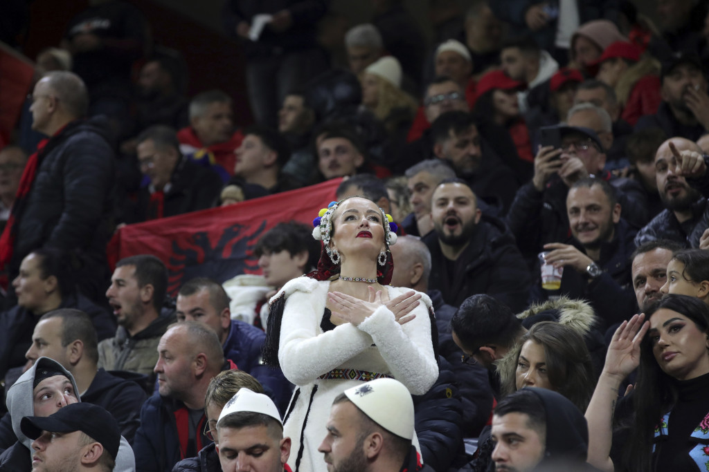 JEZIVE SCENE Albanci razvili šokantan transparent, da li će UEFA konačno reagovati? (FOTO)