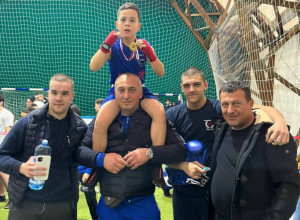 BOKSERSKA FEŠTA ODUŠEVILA DECU Održan "Filić kup": Sjajna manifestacija i poziv mališanima da se bave sportom (FOTO)