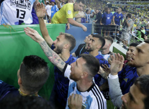 KRVAVE GLAVE, DRAMA I DRES SRBIJE Snimljen neverovatan detalj na utakmici Brazila i Argentine (FOTO)