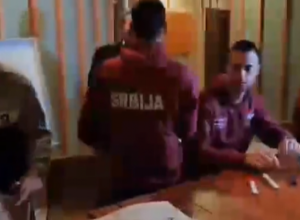 LJUDINA Novak se družio sa našim navijačima, a kad je video njega, pao je u trans (VIDEO)