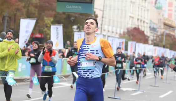 SVAKA ČAST, MAJSTORE Elzan Bibić je šampion 4. Beogradskog polumaratona! (VIDEO)