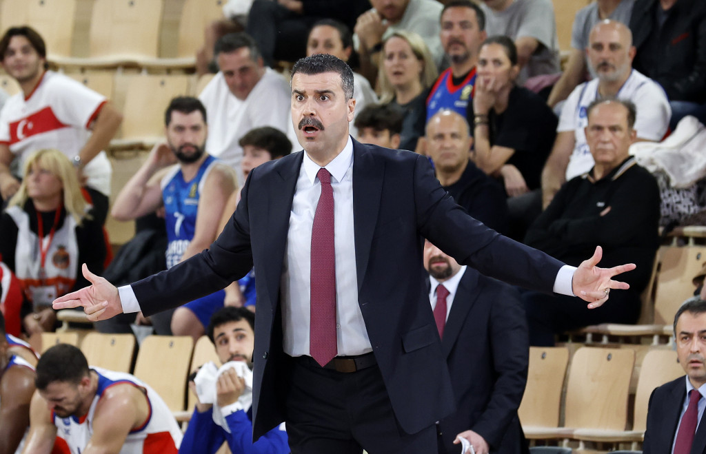 NIJE MOGLO DRUGAČIJE POSLE DEBAKLA Erdem Džan više nije trener Efesa