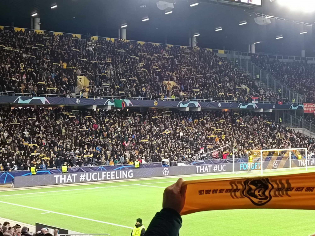 SPEKTAKL NA STADIONU "VANKDORF": Delije započele pesmu, domaći navijači odgovorili koreografijom u Bernu (VIDEO)