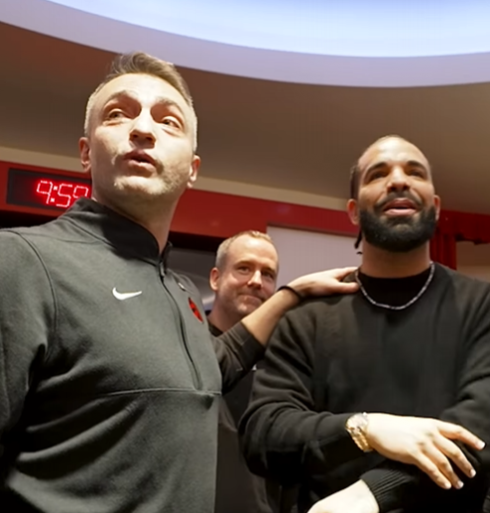 DREJK U SVLAČIONICI KOD RAJAKOVIĆA Srbin ugostio svetski popularnog izvođača: I ti si deo tima, šta imaš da nam kažeš?