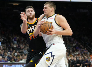 NIKOLA SE POIGRAVAO SA ODBRANOM FINIKSA Jokić pokvario Durentov jubilej, Džoker dovodio do "ludila" Nurkića (VIDEO)